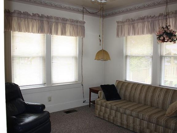 2nd image of 2146 Gladstone Ave