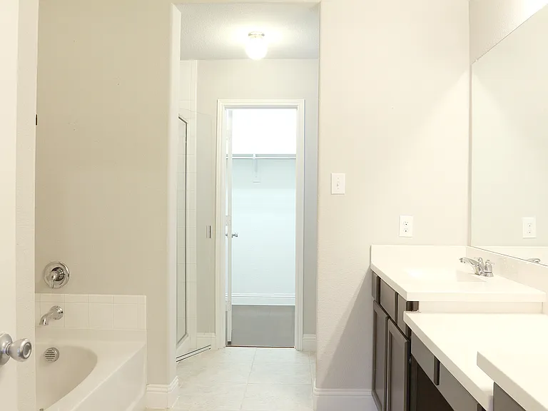 1108 Kingston Ct — Photo 16