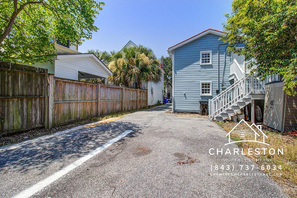 2 bed, 2.0 bath, 900 sqft, $2,395 — Photo 3