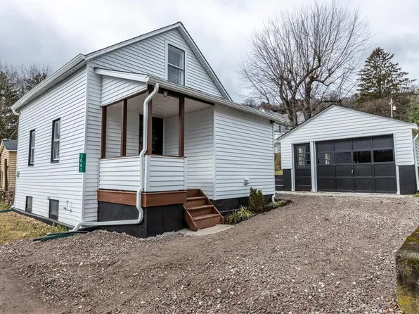 3061 Blacksmith Aly, Hellertown, PA 18055