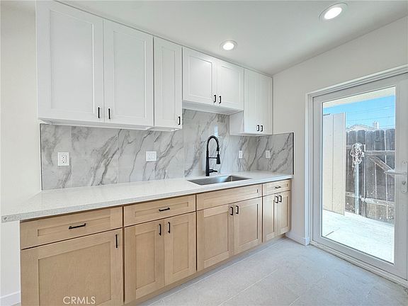 3rd image of 284 N Palm Ave #D