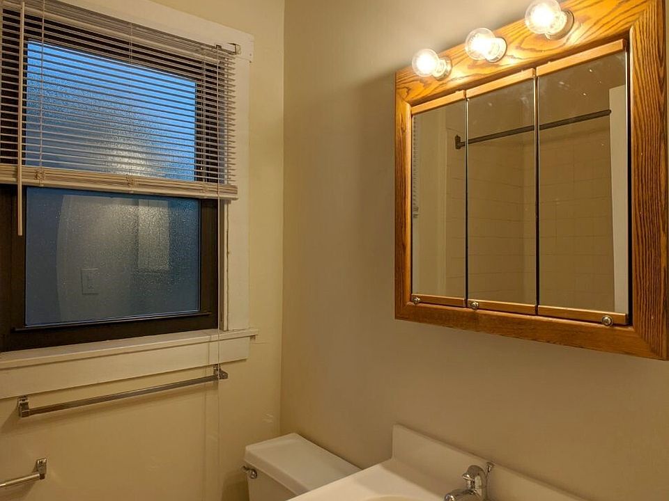 1st image of 1200 W Wellington Ave #12003