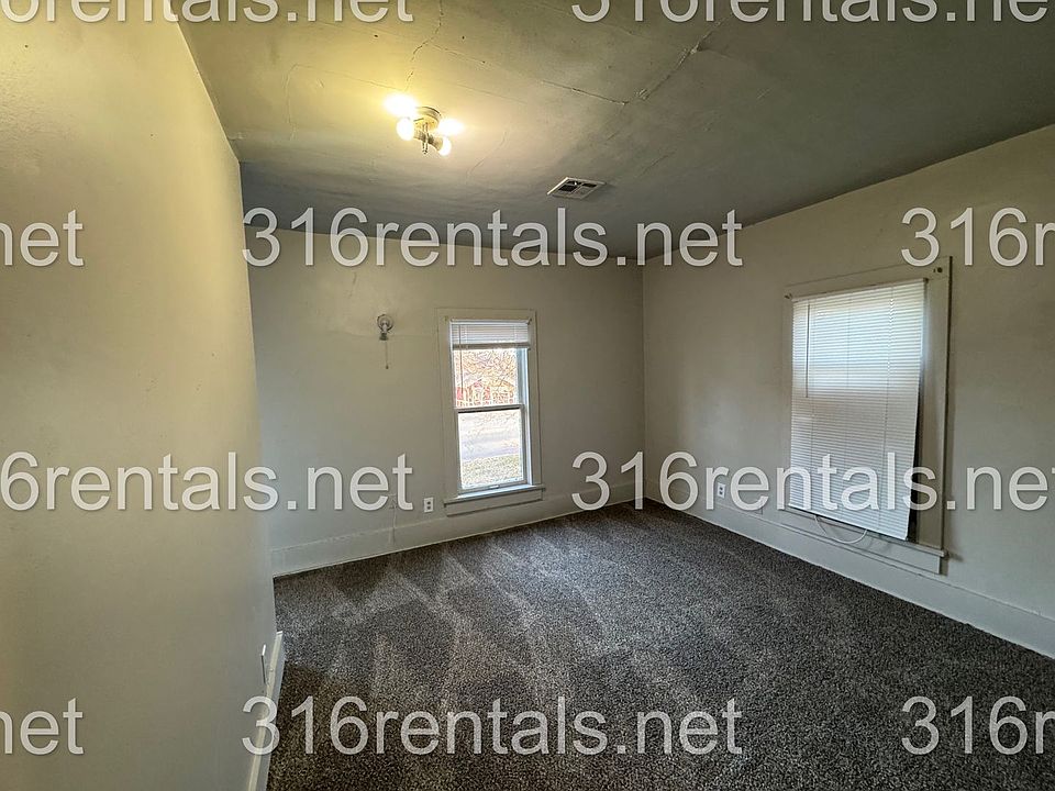 1st image of 415 E Broadway St