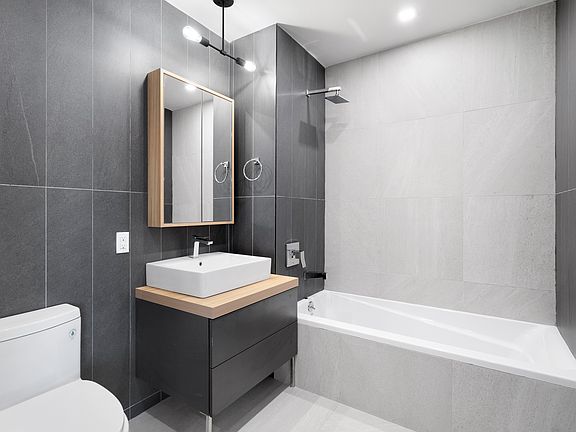 4th image of 3707 Blackstone Ave #504