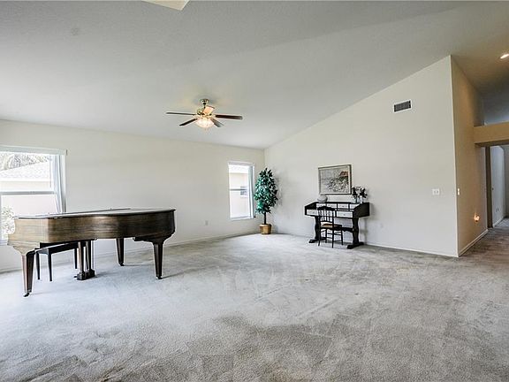 5th image of 340 Sterling Dr