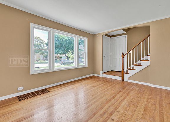 5th image of 1716 Broadway St