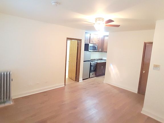 4th image of 4241 N Kenmore Ave #1ST