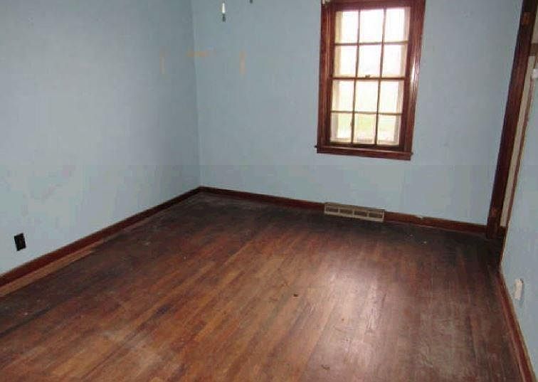2nd image of 1005 Campbell St
