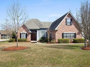 323 Red Maple Dr, Mandeville, LA 70448