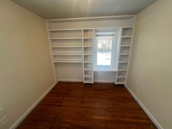 3rd image of 1625 Longfield Ave