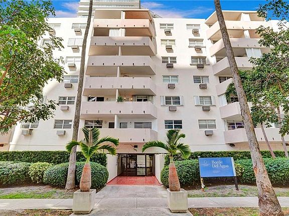 4th image of 505 NE 30th St APT 305