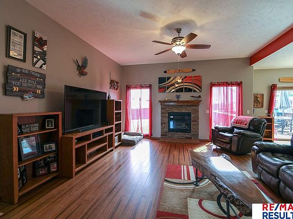 3rd image of 2125 Park Crest Dr