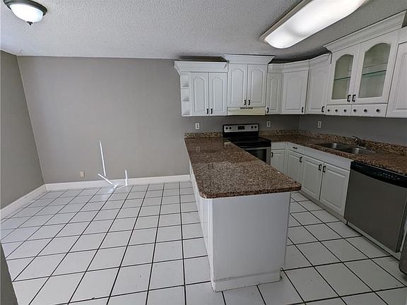5th image of 142 San Remo Blvd