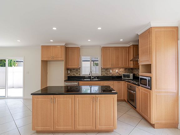 4th image of 7707 Teesdale Ave