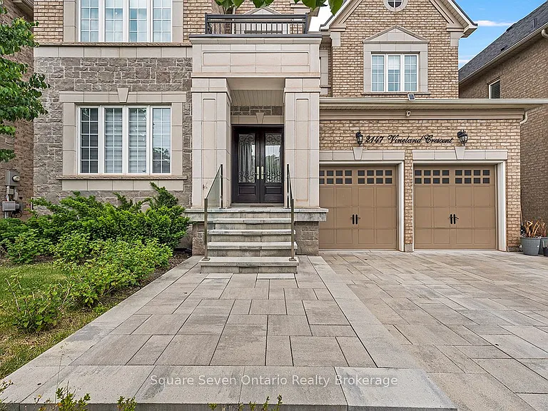 2147 Vineland Cres — Photo 2