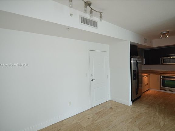 3rd image of 500 NE 29th St #701