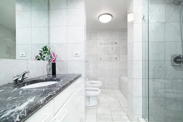Sold by Manhattan Boutique Real Estate | media 9