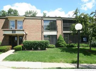 18075 University Park Dr, Livonia, MI 48152