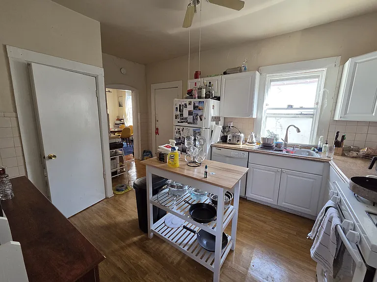 1650 N Oakley Ave #CH — Photo 4