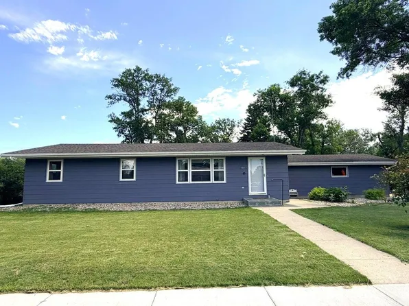 110 Spring Ave S, Lake Preston, SD 57249