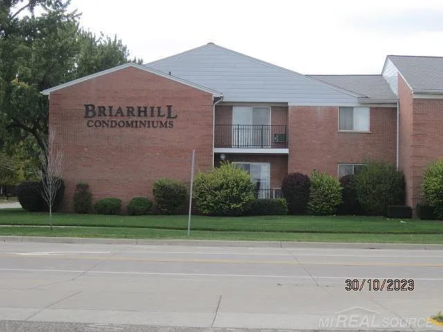 19585 Masonic Blvd #3 photo 1