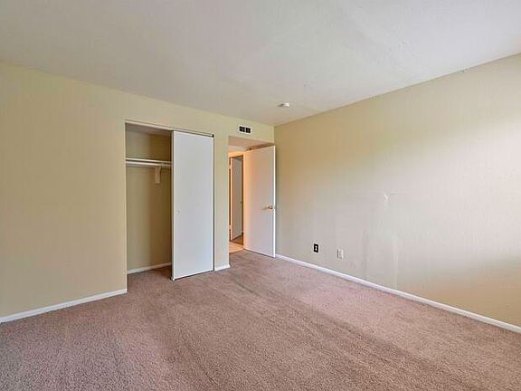 5th image of 2865 Winkler Ave APT 414