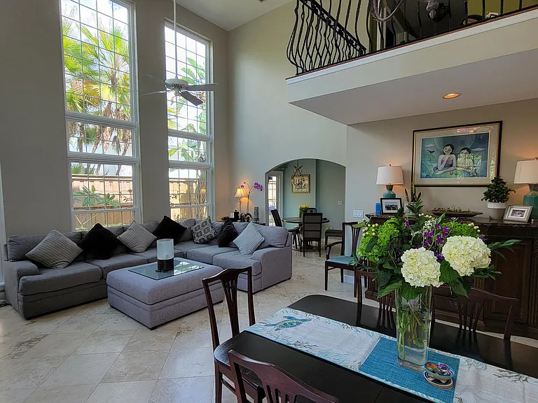 525 Melrose Ave — Photo 2