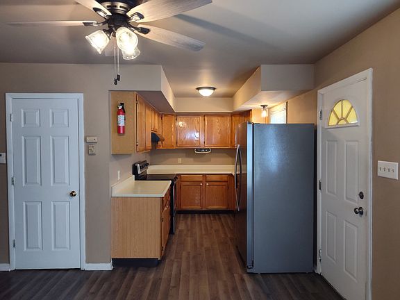 3rd image of 2527 Caroline Ave