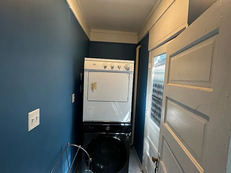 1884 Vinton Ave — Photo 15