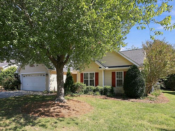 3rd image of 706 Latta Cir
