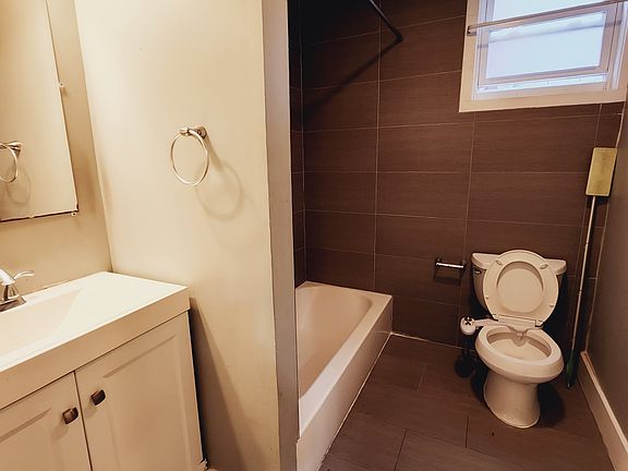 4th image of 224 Freeman Ave #2A