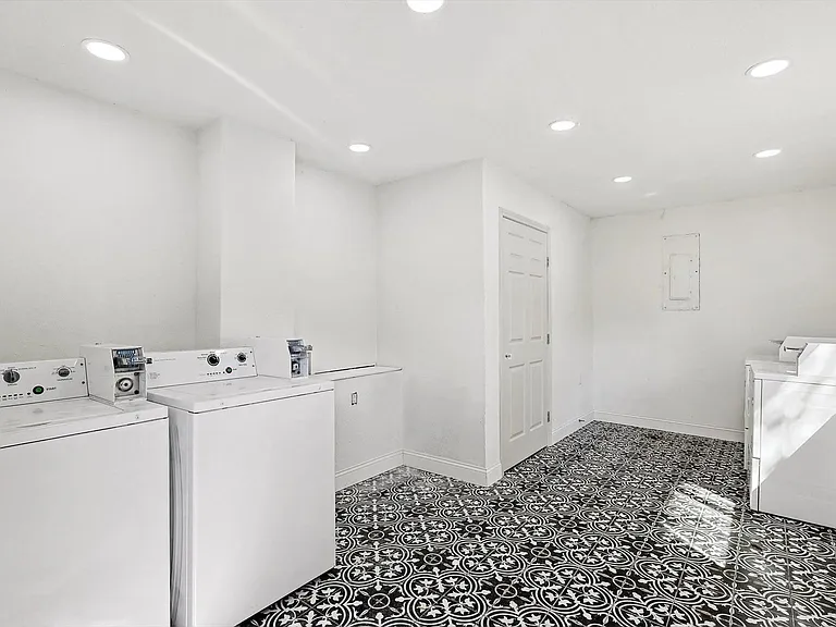 614 W Heard St #5 — Photo 11