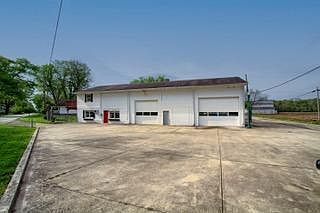 2nd image of 6313 Cincinnati Brookville Rd