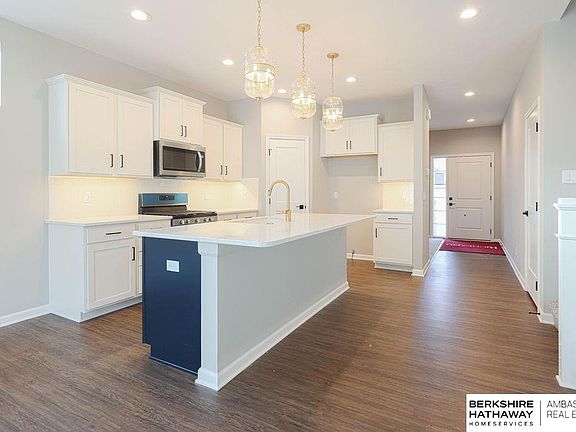 4th image of 11009 Windward Ave