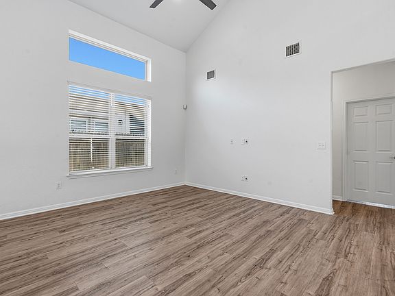 5th image of 3240 E Whitestone Blvd Unit 28