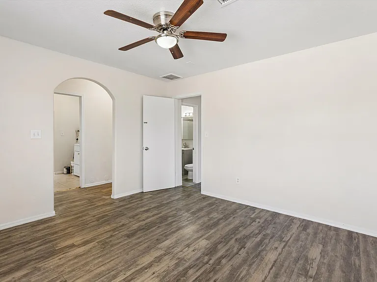735 E South Mountain Ave — Photo 23