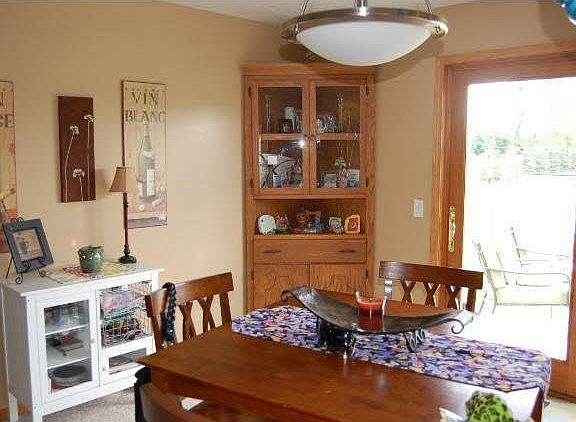 4th image of 303 W Thruen Street