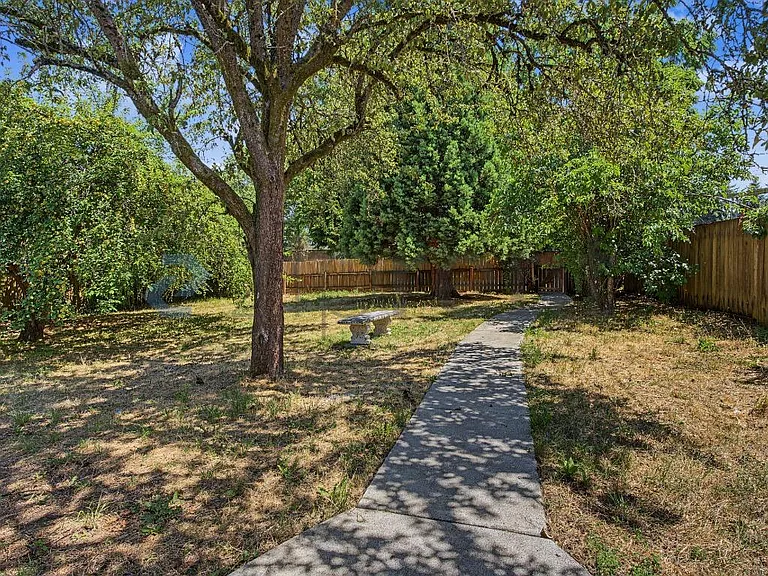 6525 N Montana Ave — Photo 2