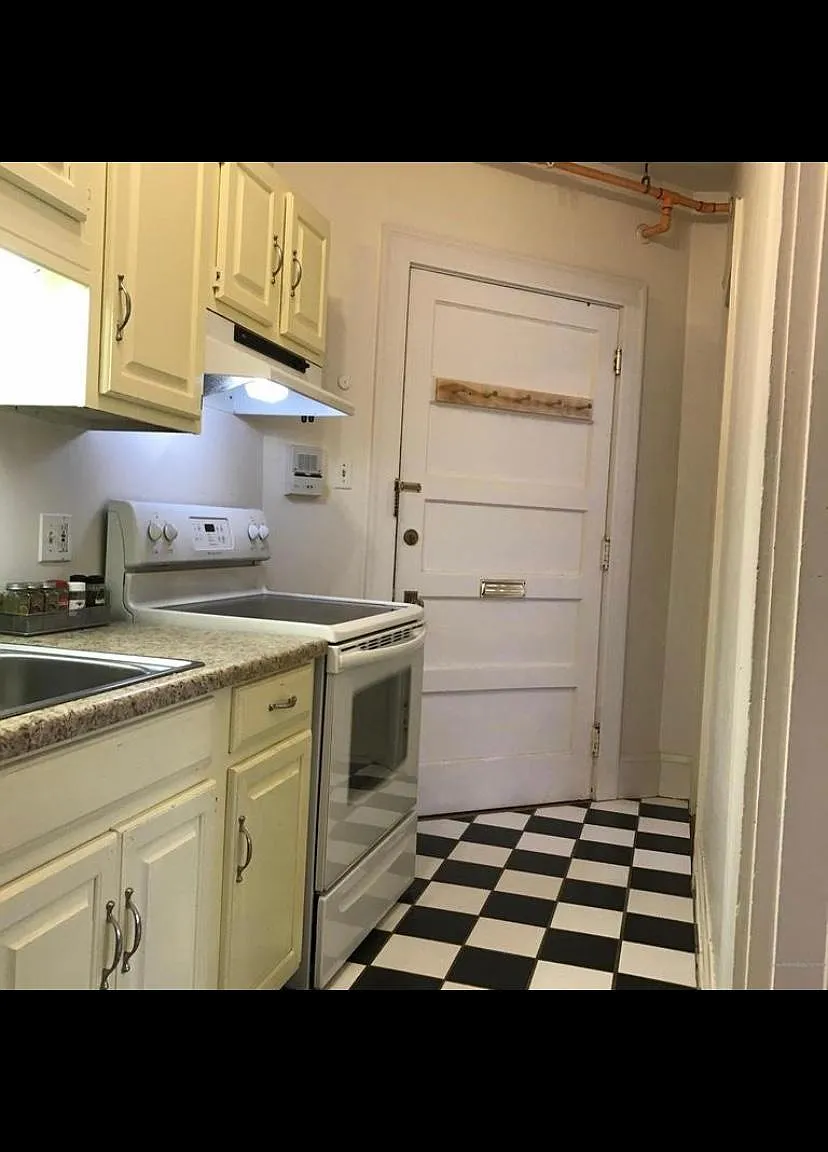 180 High St — Photo 3