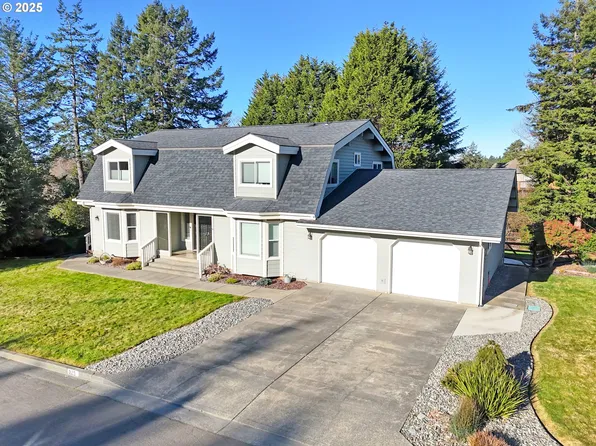 925 3rd St, Brookings, OR 97415