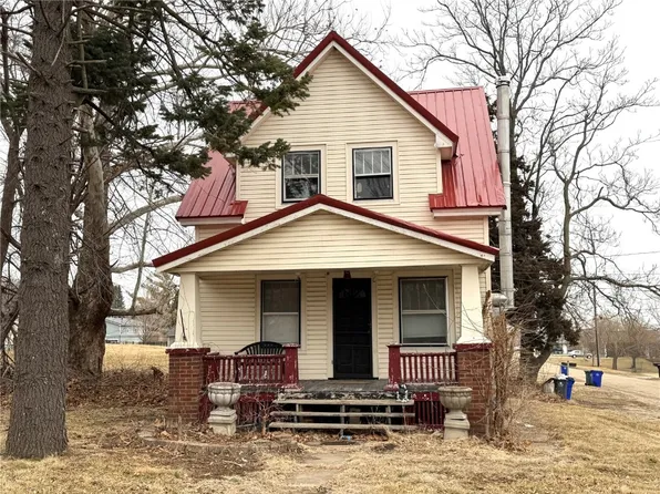 2379 C St SW, Cedar Rapids, IA 52404