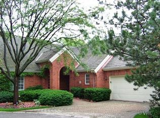 20 Regent Wood Rd, Northfield, IL 60093