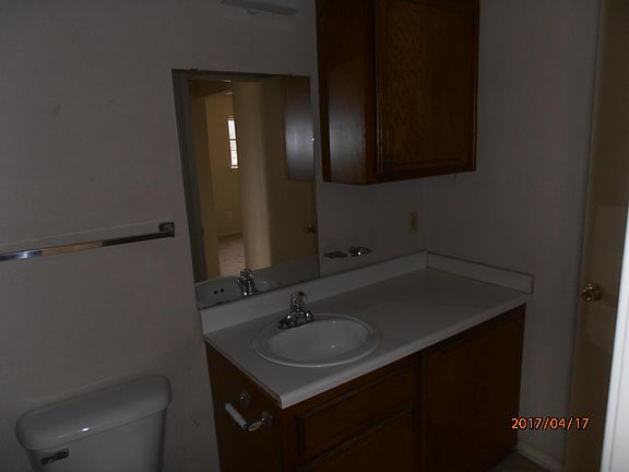 5th image of 6401 NW Oak Ave #C-1