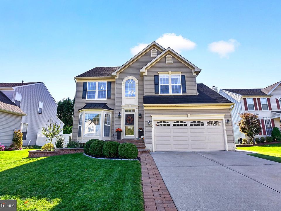 1st image of 16 Wood Lark Dr
