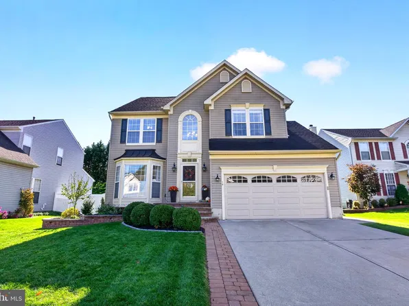 16 Wood Lark Dr, Mount Laurel, NJ 08054