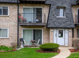 9452 Bay Colony Dr APT 2W, Des Plaines, IL 60016