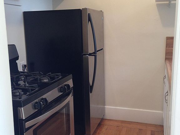 5th image of 235 Ramona St APT 3