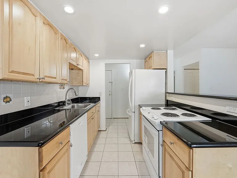 2255 Castle Rock Sq #21C — Photo 12