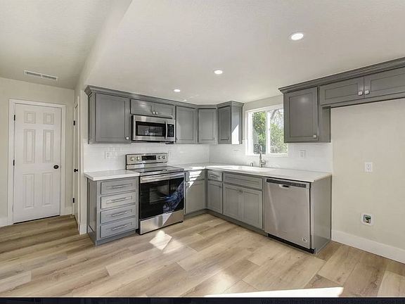 2nd image of 624 California St APT A