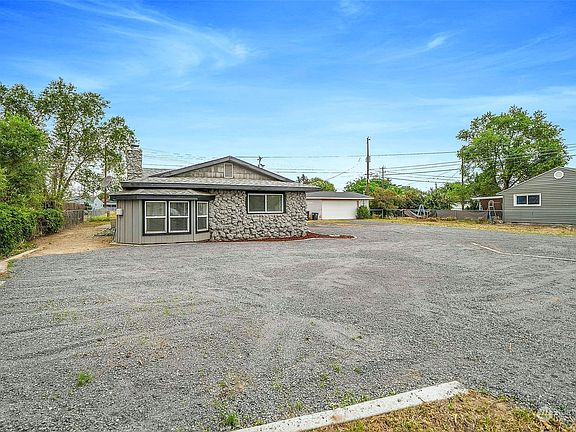 3rd image of 2136 W Willow Street